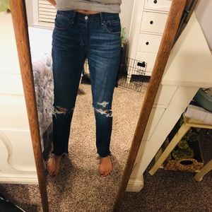 NWOT AEO Ripped Mom Jeans